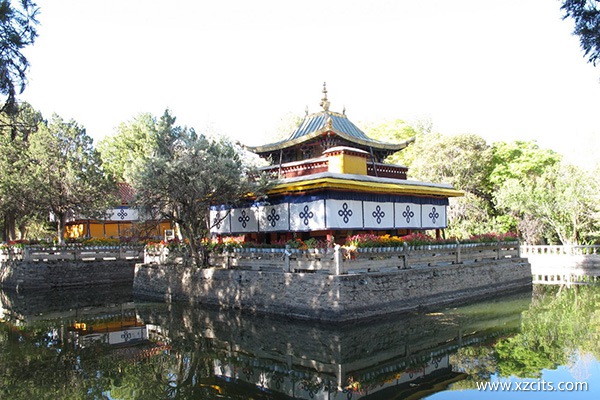 羅布林卡